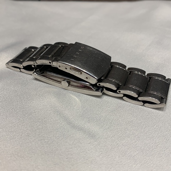 Heavily used Guess Slim watch - Picture 7 of 7